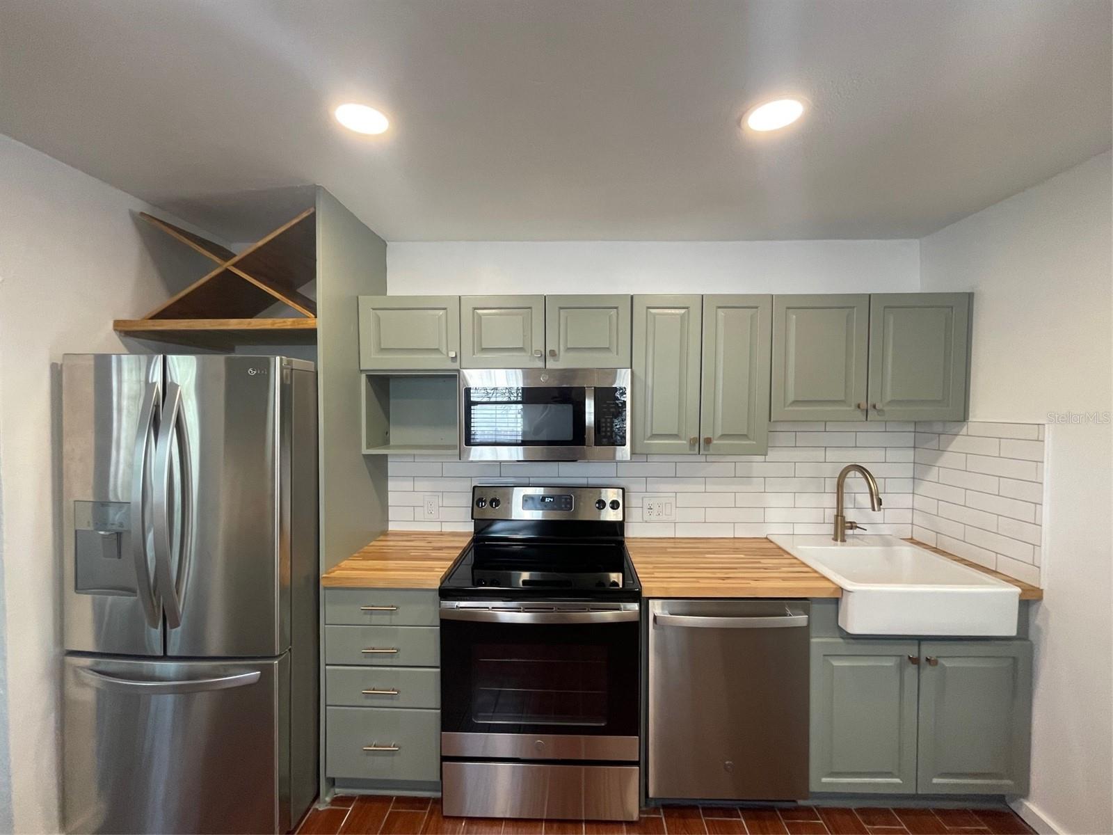 4221 BURLINGTON AVE N, ST PETERSBURG, FL, 33713