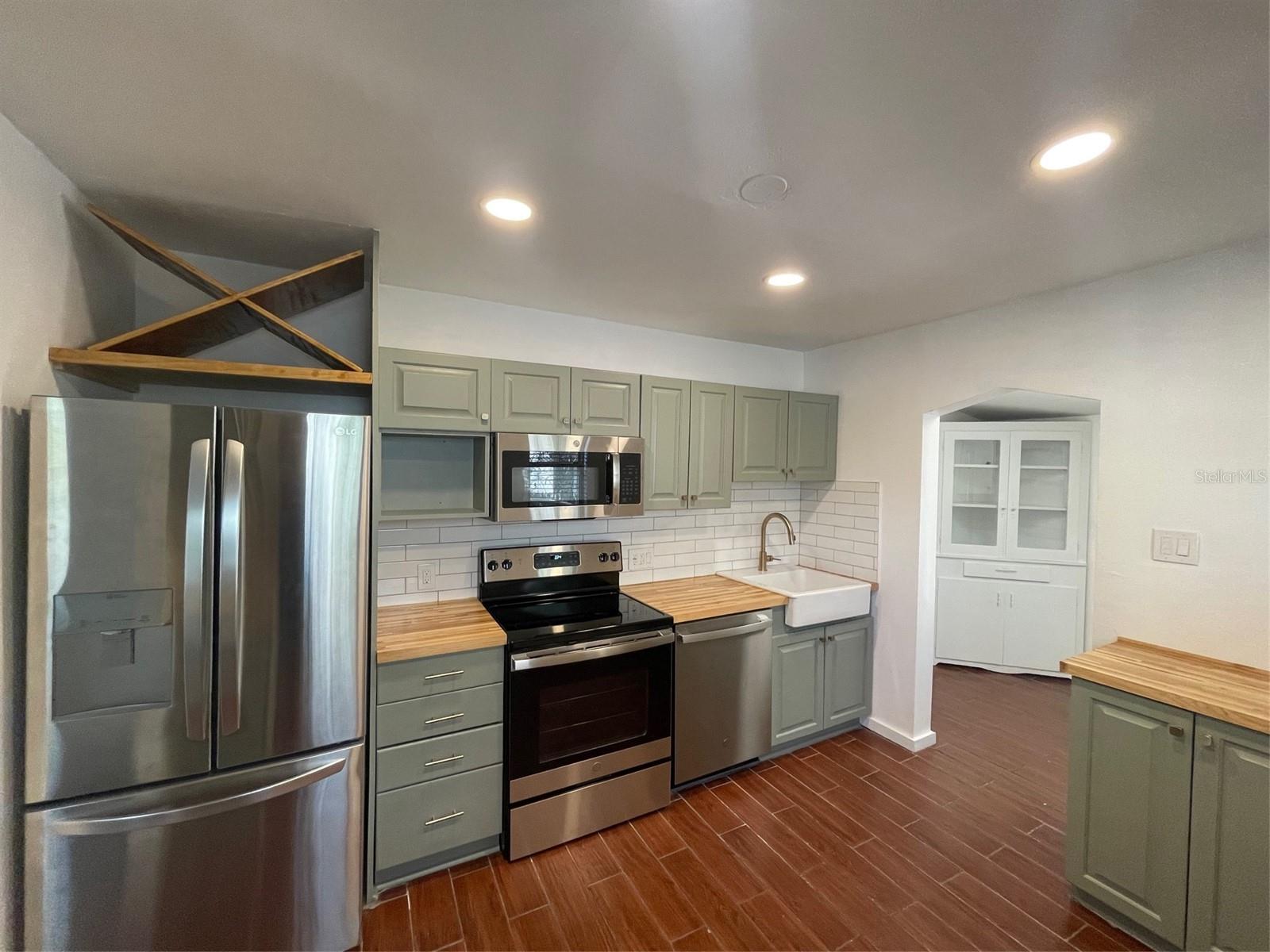 4221 BURLINGTON AVE N, ST PETERSBURG, FL, 33713