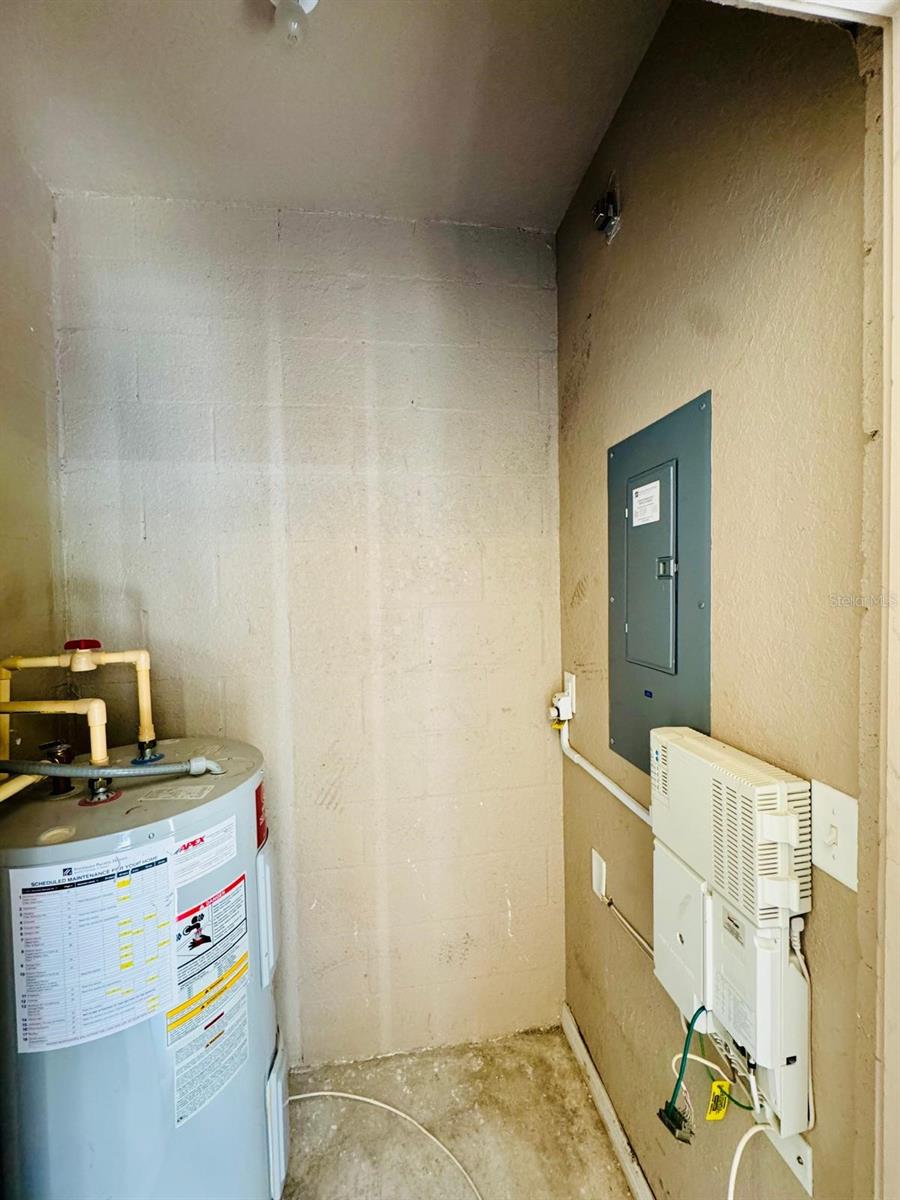 15833 FISHHAWK FALLS DR, LITHIA, FL, 33547