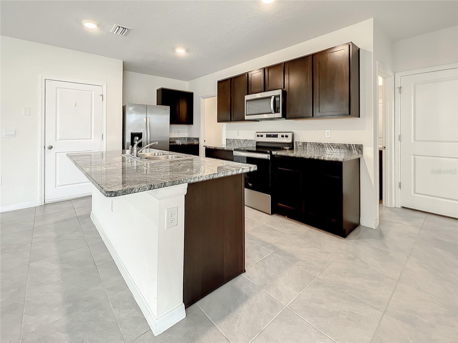 10556 PENNY GALE LOOP, SAN ANTONIO, FL, 33576