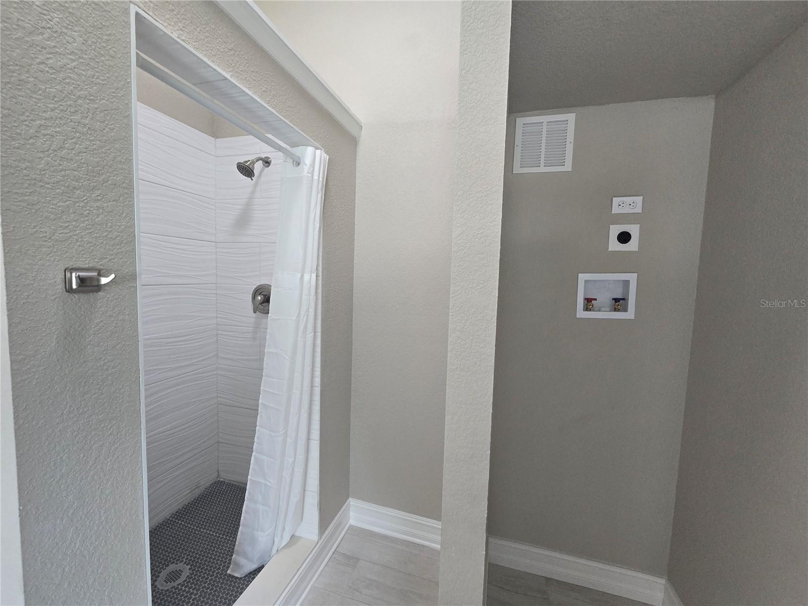 Guest House Bathroom w/ W/D Hookups