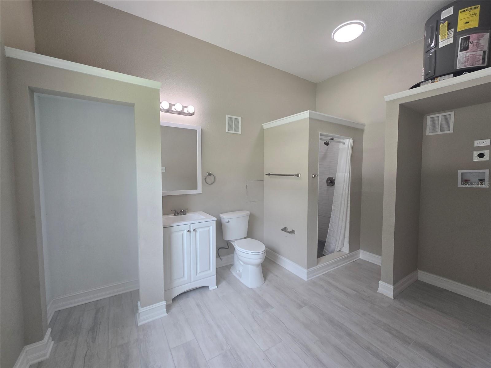 Guest House Bathroom w/ W/D Hookups