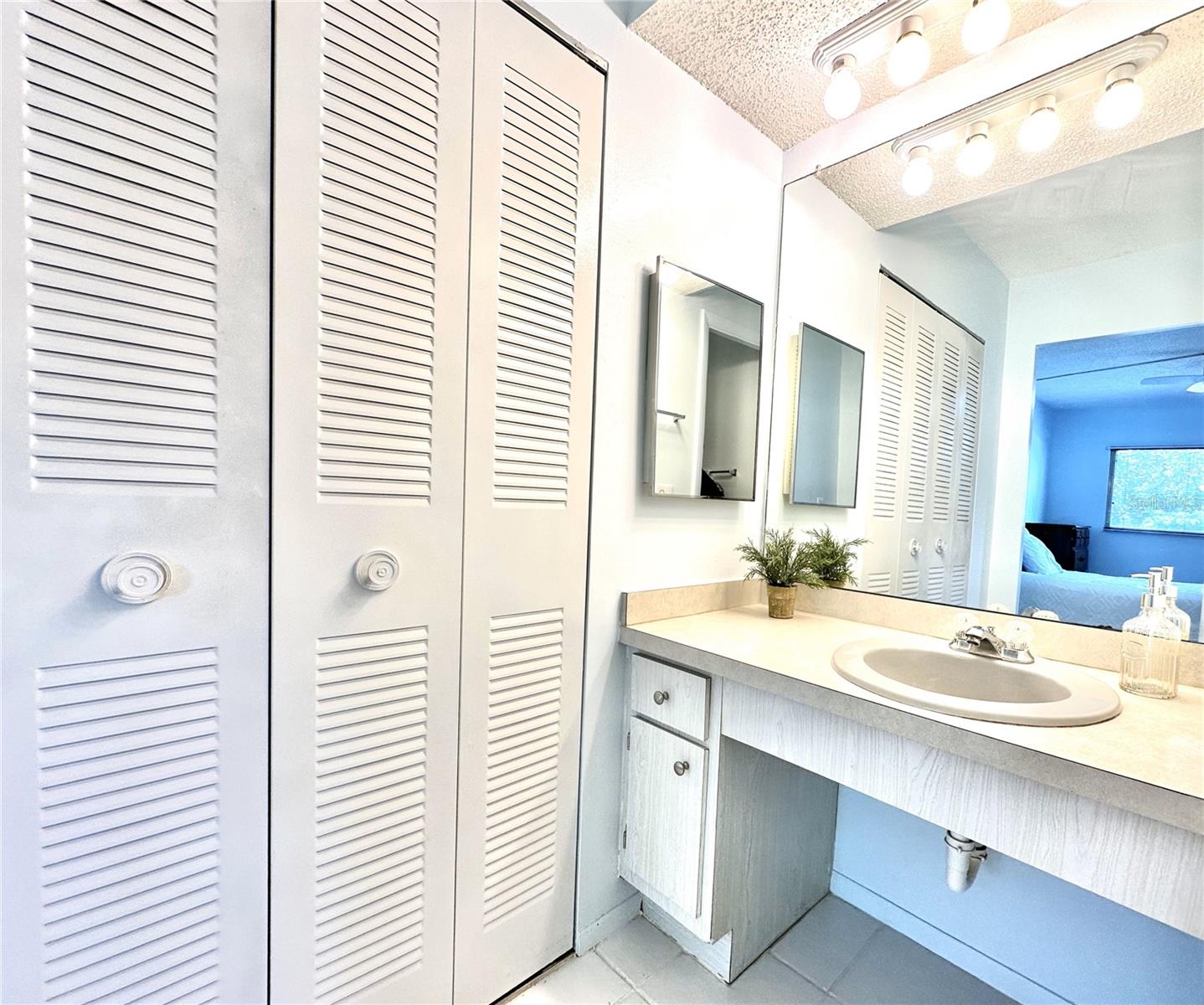 TB8394068 Property Photo