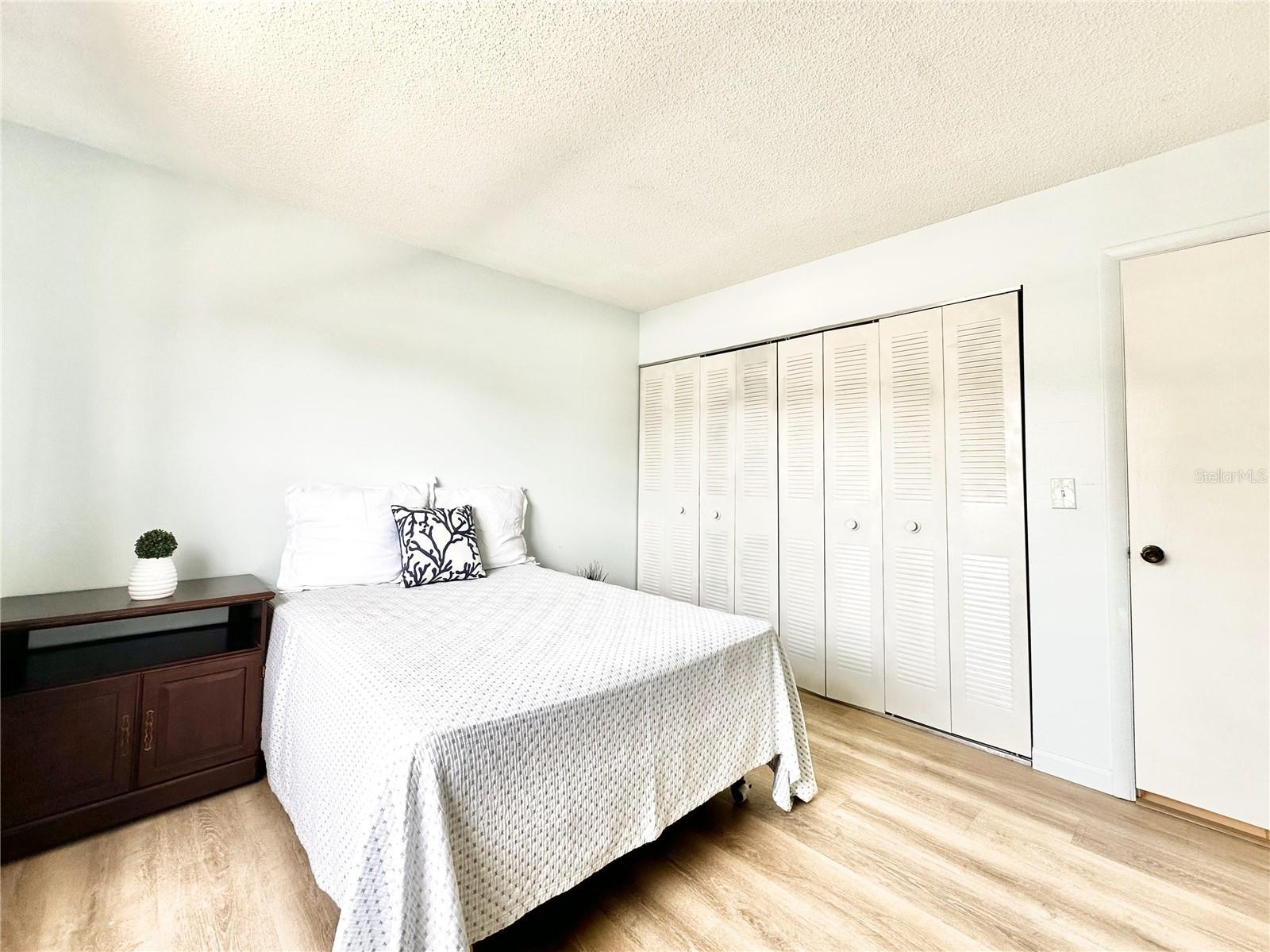 TB8394068 Property Photo