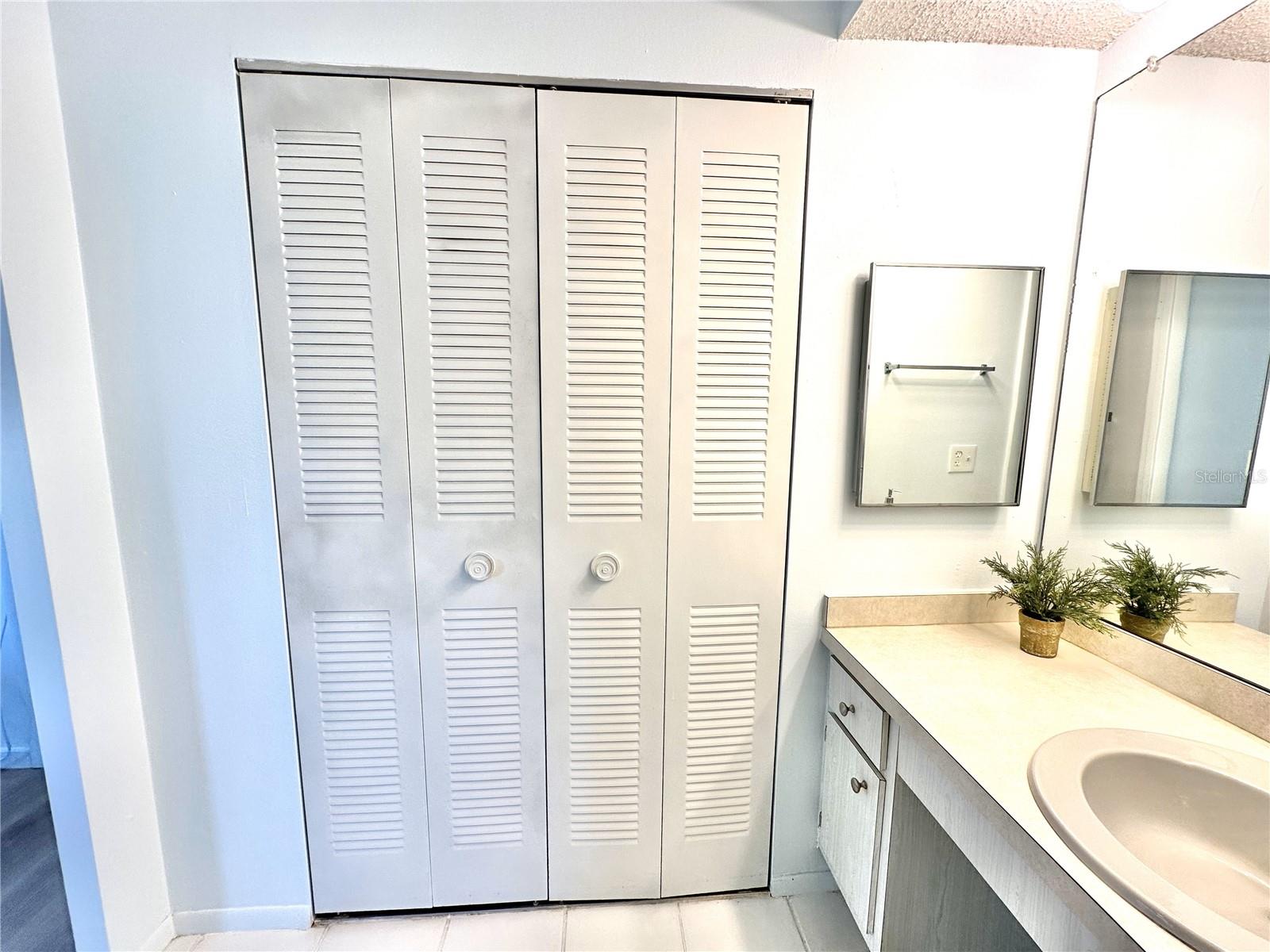 TB8394068 Property Photo