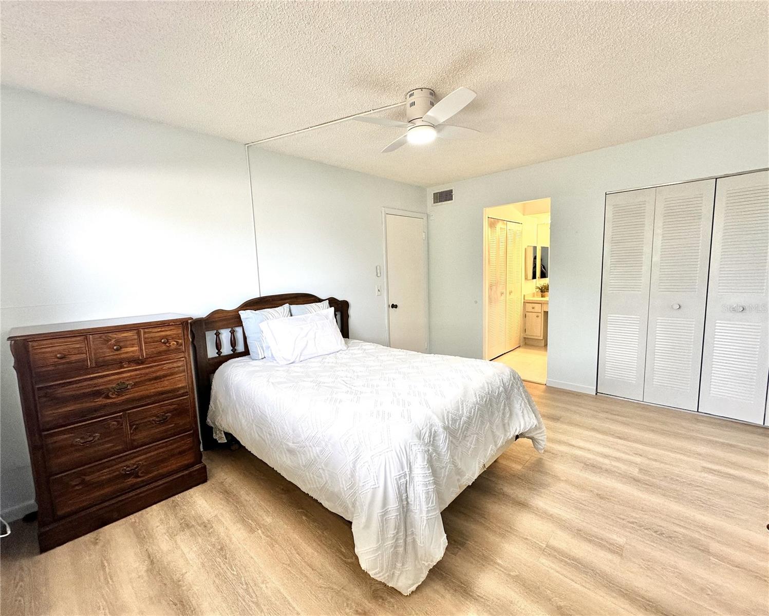 TB8394068 Property Photo