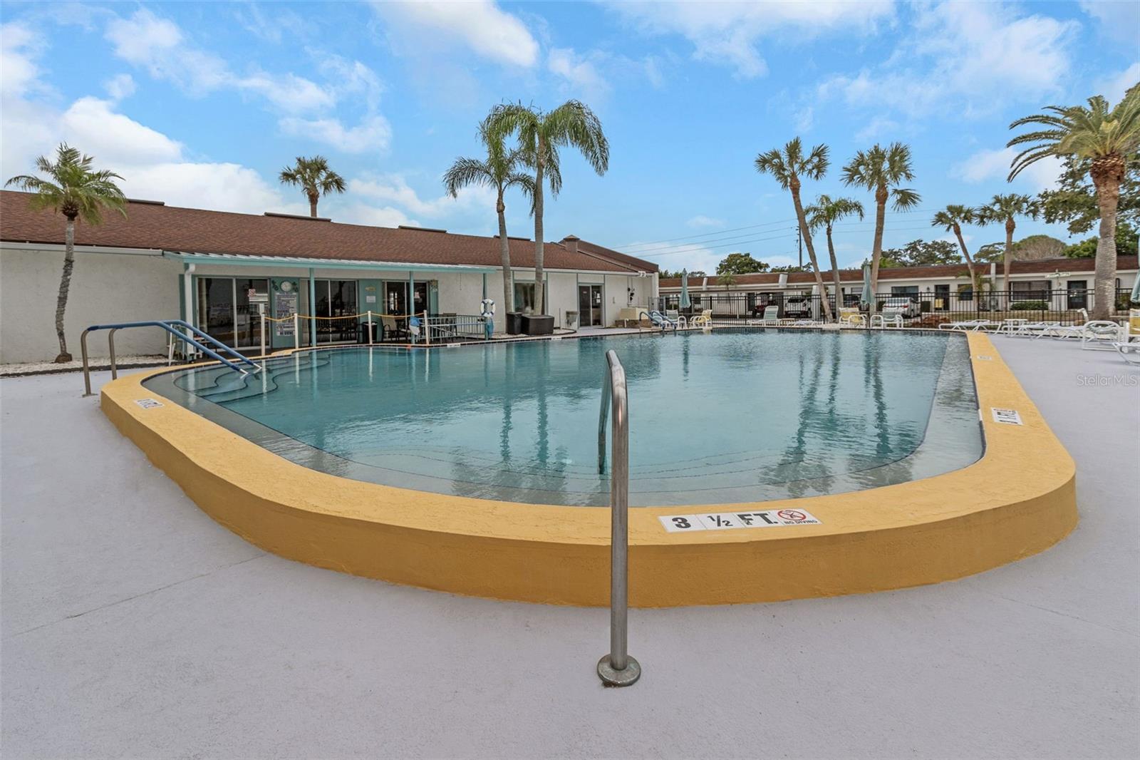 TB8394068 Property Photo