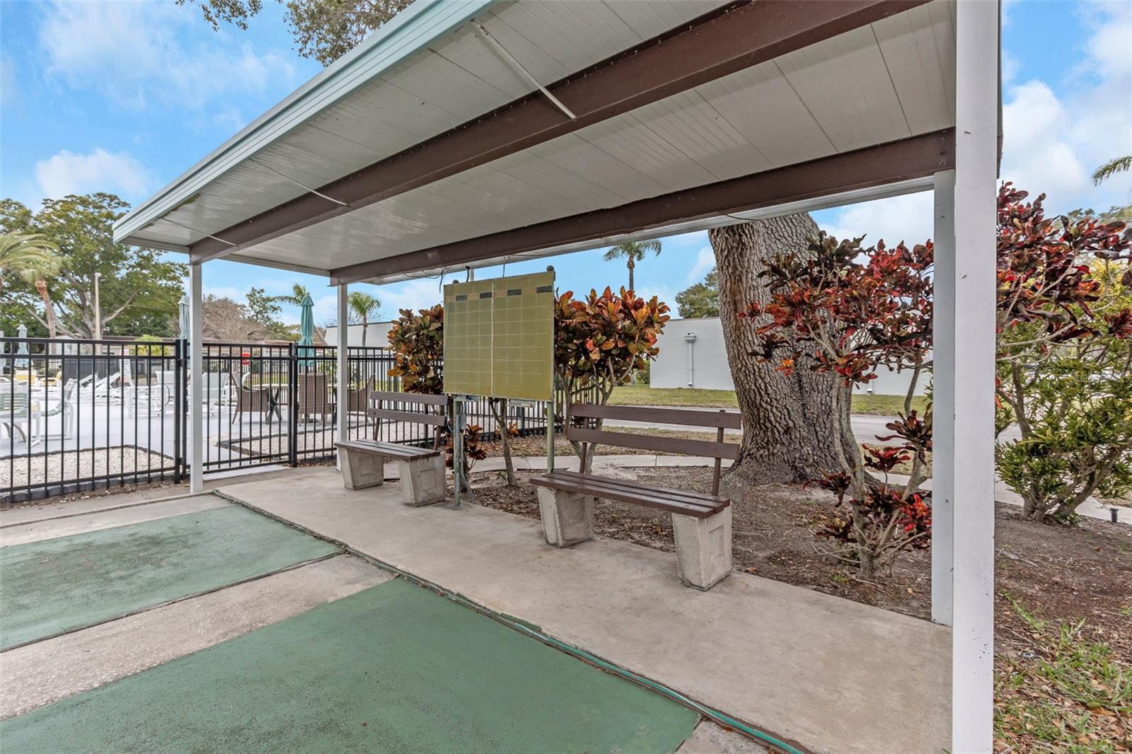 TB8394068 Property Photo