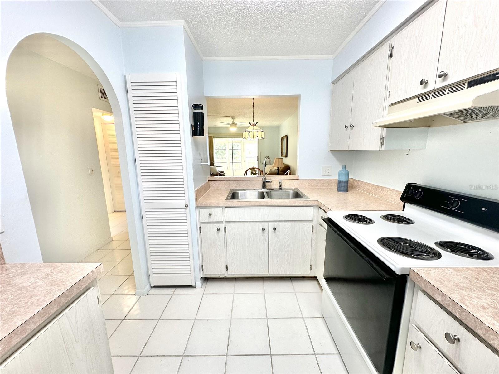 TB8394068 Property Photo