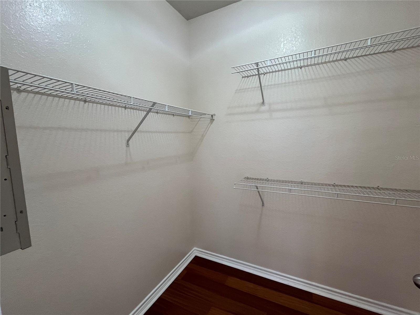 Walk-in closet BR 2