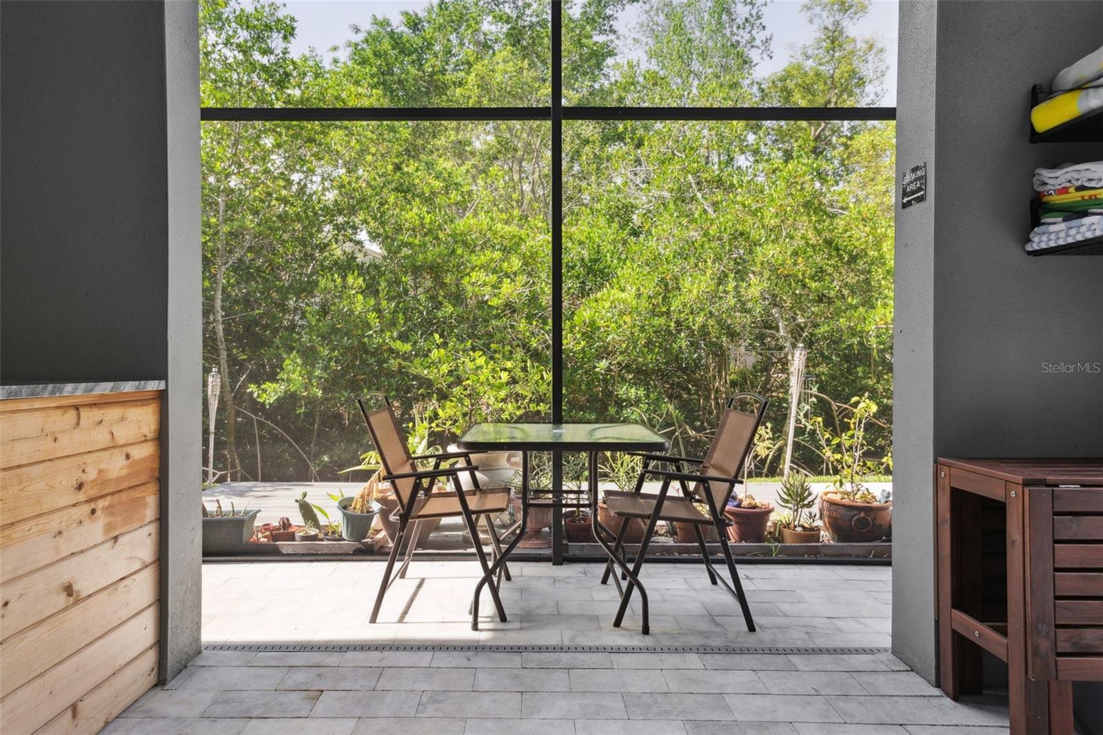 patio/outdoor kitchen