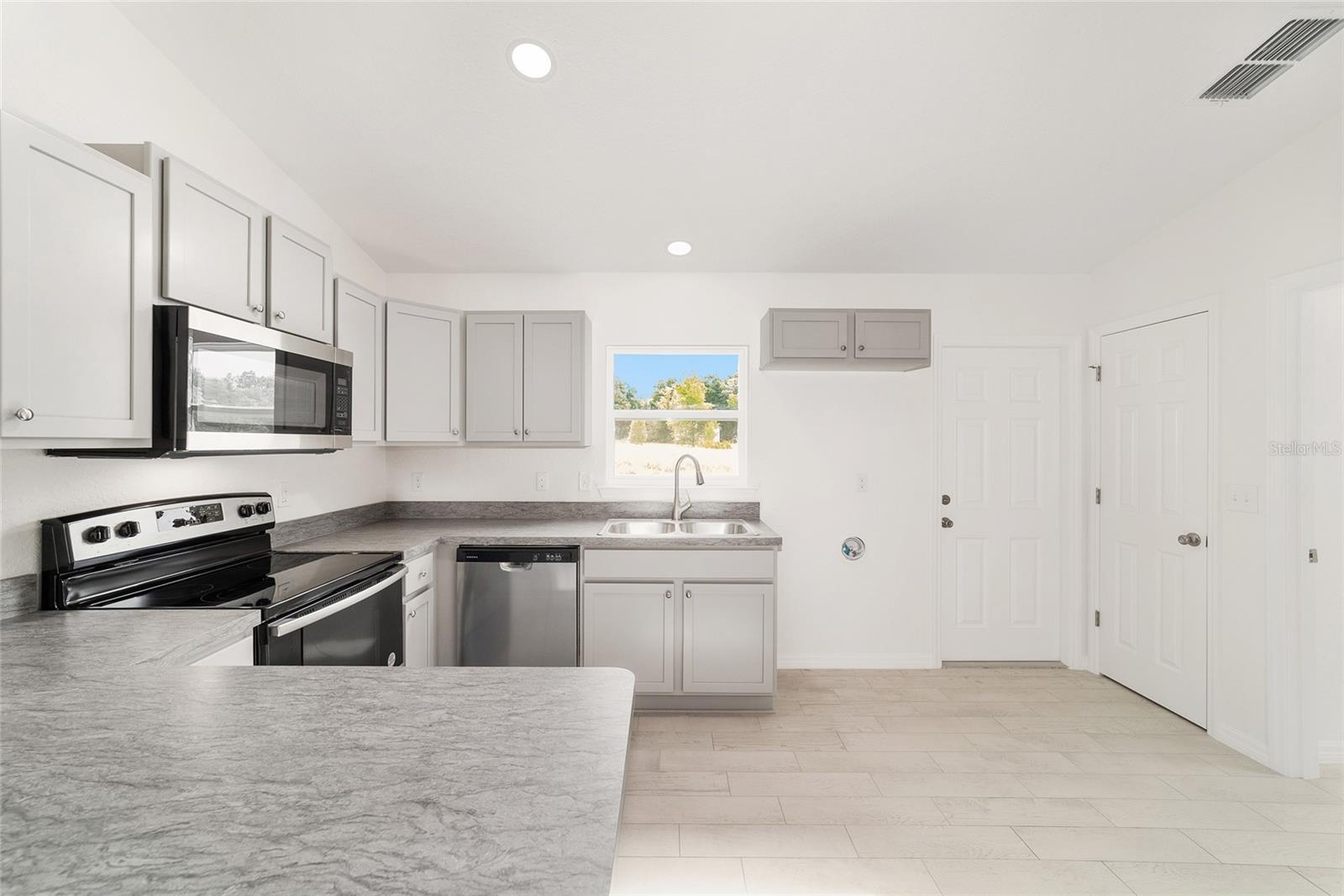 6 LOCUST LOOP CRSE, OCALA, FL, 34472