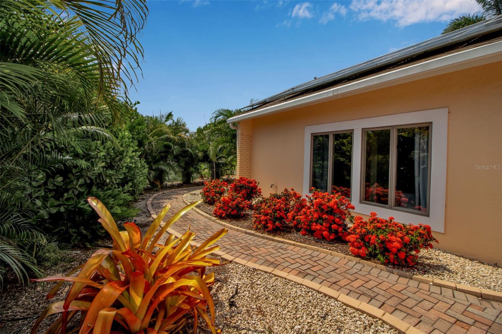 A4655115 Property Photo
