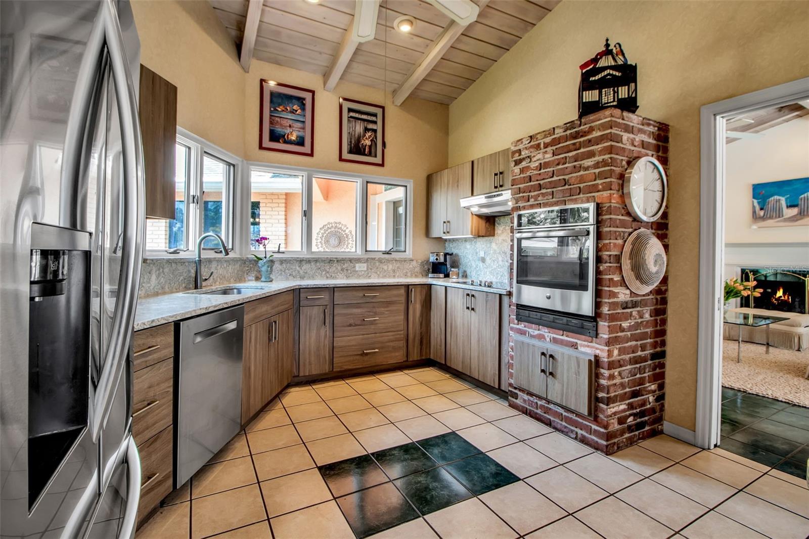 A4655115 Property Photo