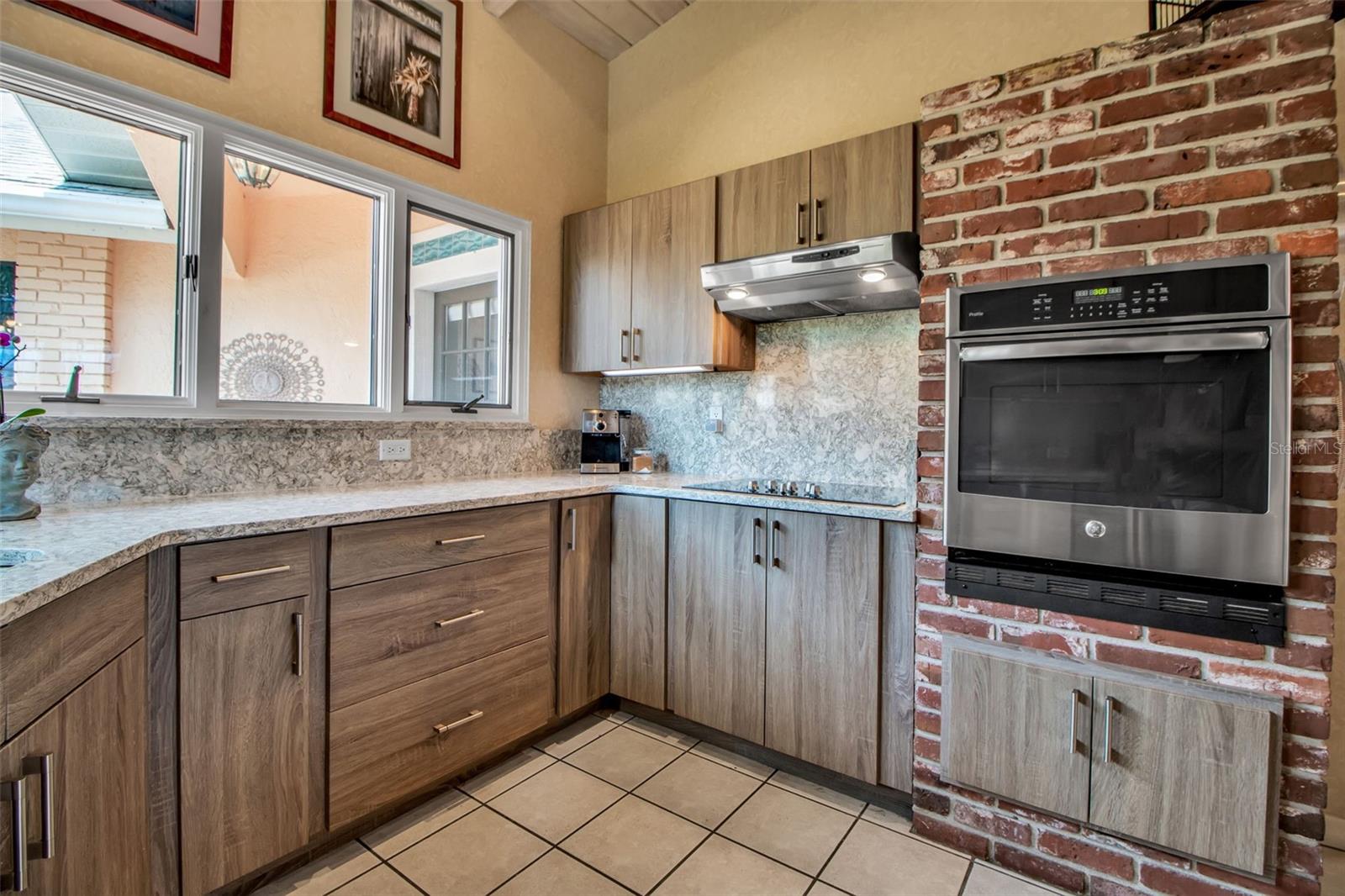A4655115 Property Photo