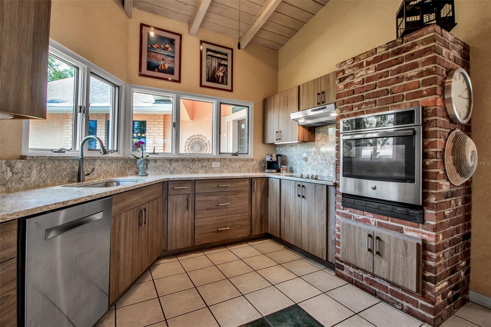 A4655115 Property Photo