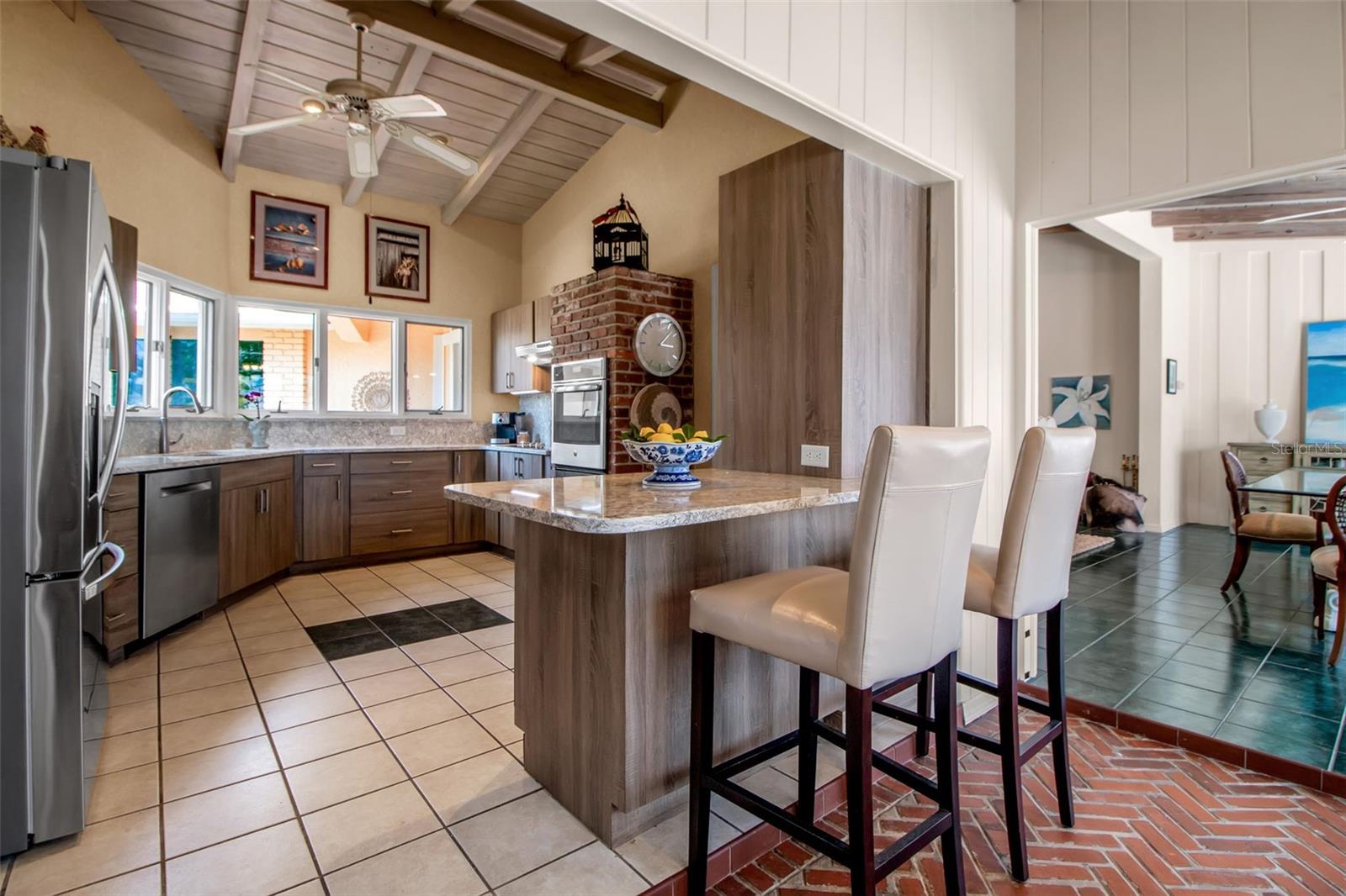 A4655115 Property Photo