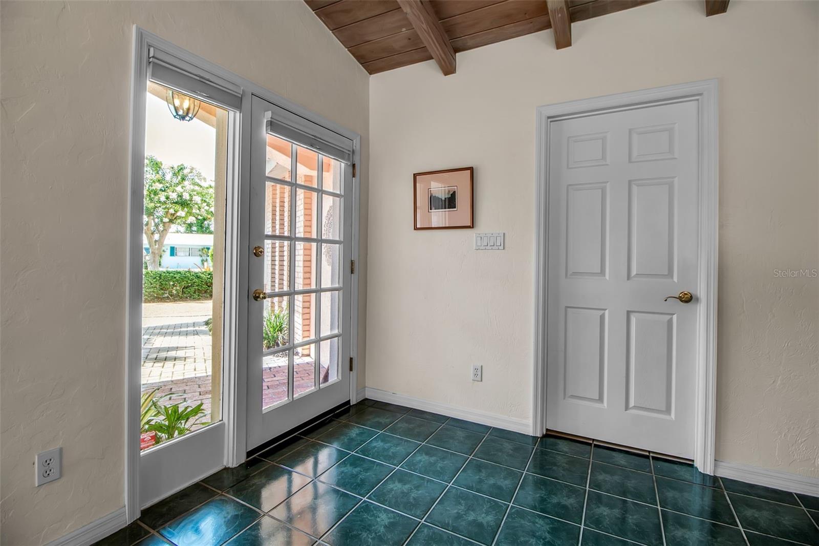 A4655115 Property Photo