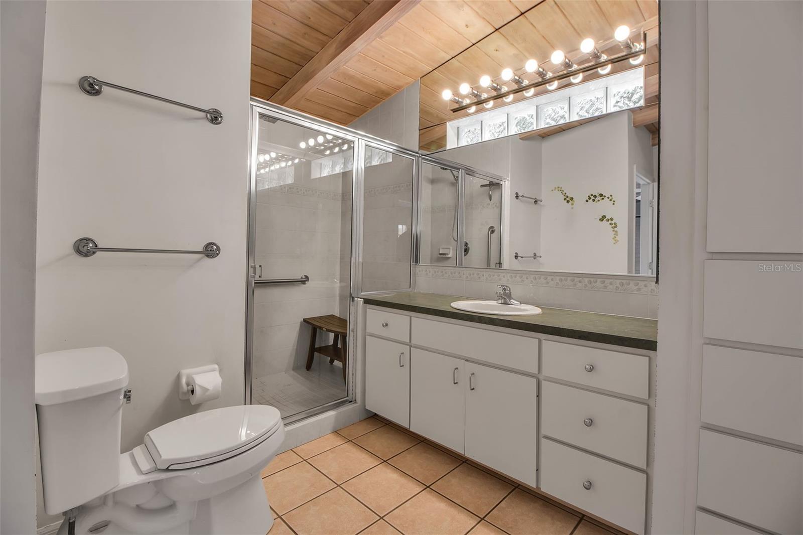 A4655115 Property Photo
