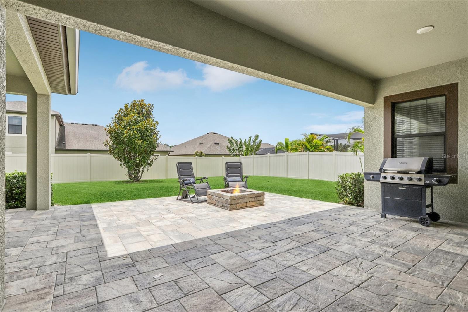 Covered Lanai & Pation with Fire Pit Feature