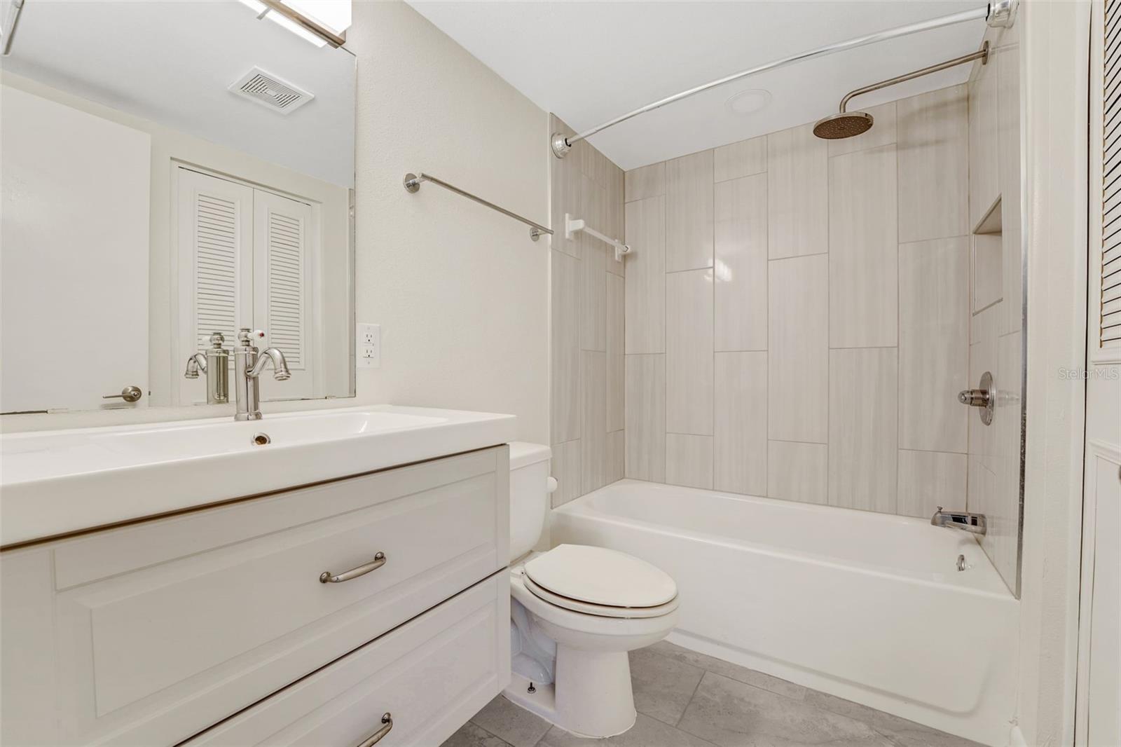 208 LAKE HOWARD DR NW #104, WINTER HAVEN, FL, 33880