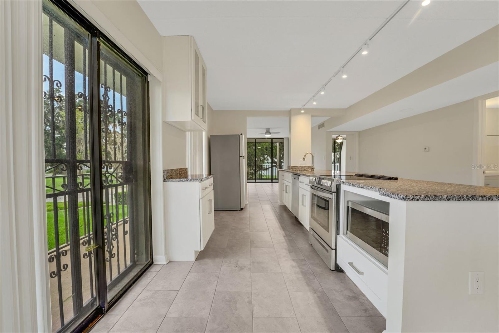 208 LAKE HOWARD DR NW #104, WINTER HAVEN, FL, 33880