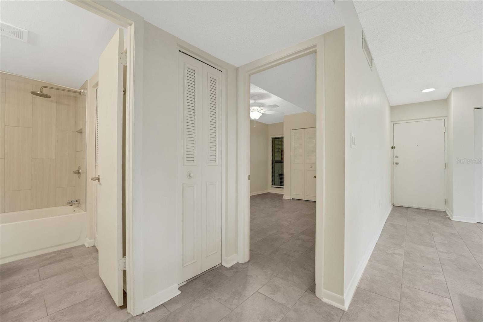 208 LAKE HOWARD DR NW #104, WINTER HAVEN, FL, 33880