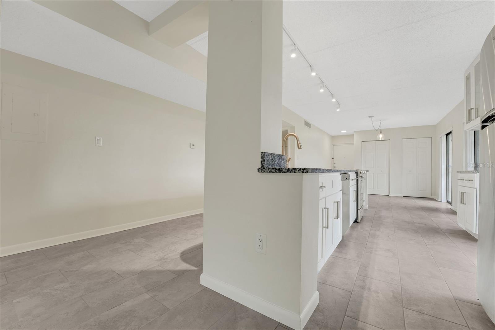 208 LAKE HOWARD DR NW #104, WINTER HAVEN, FL, 33880