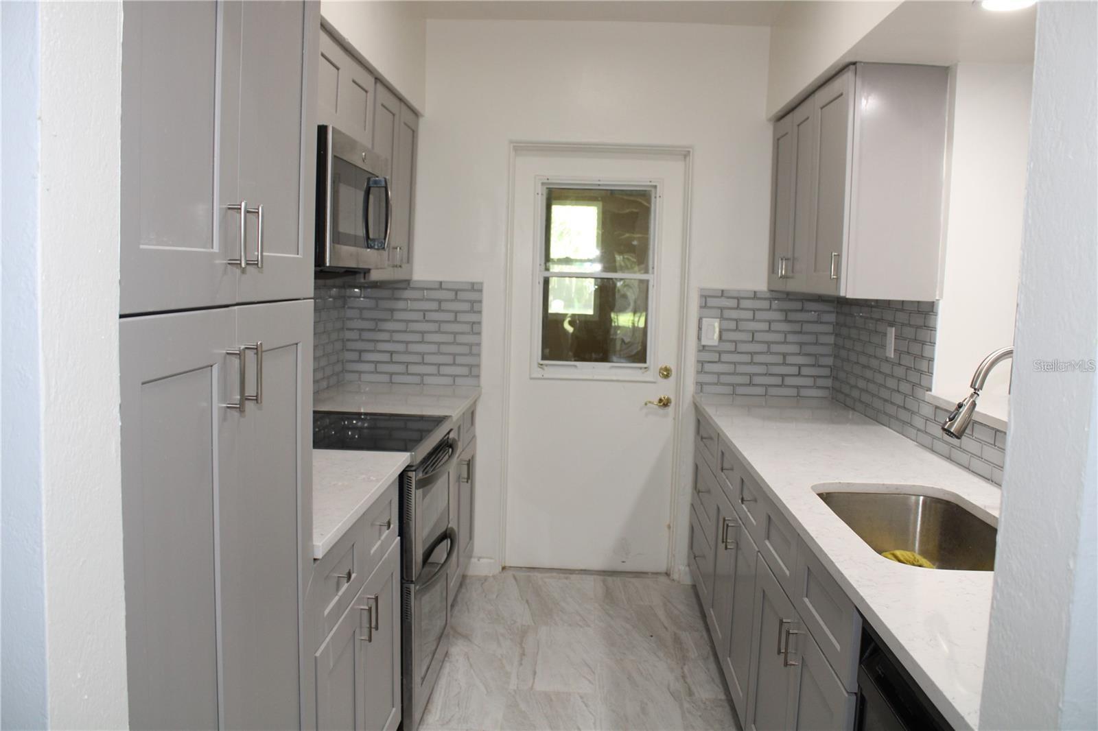 8859 ROBIN RD, SEMINOLE, FL, 33777