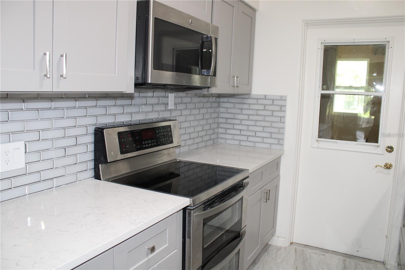 8859 ROBIN RD, SEMINOLE, FL, 33777