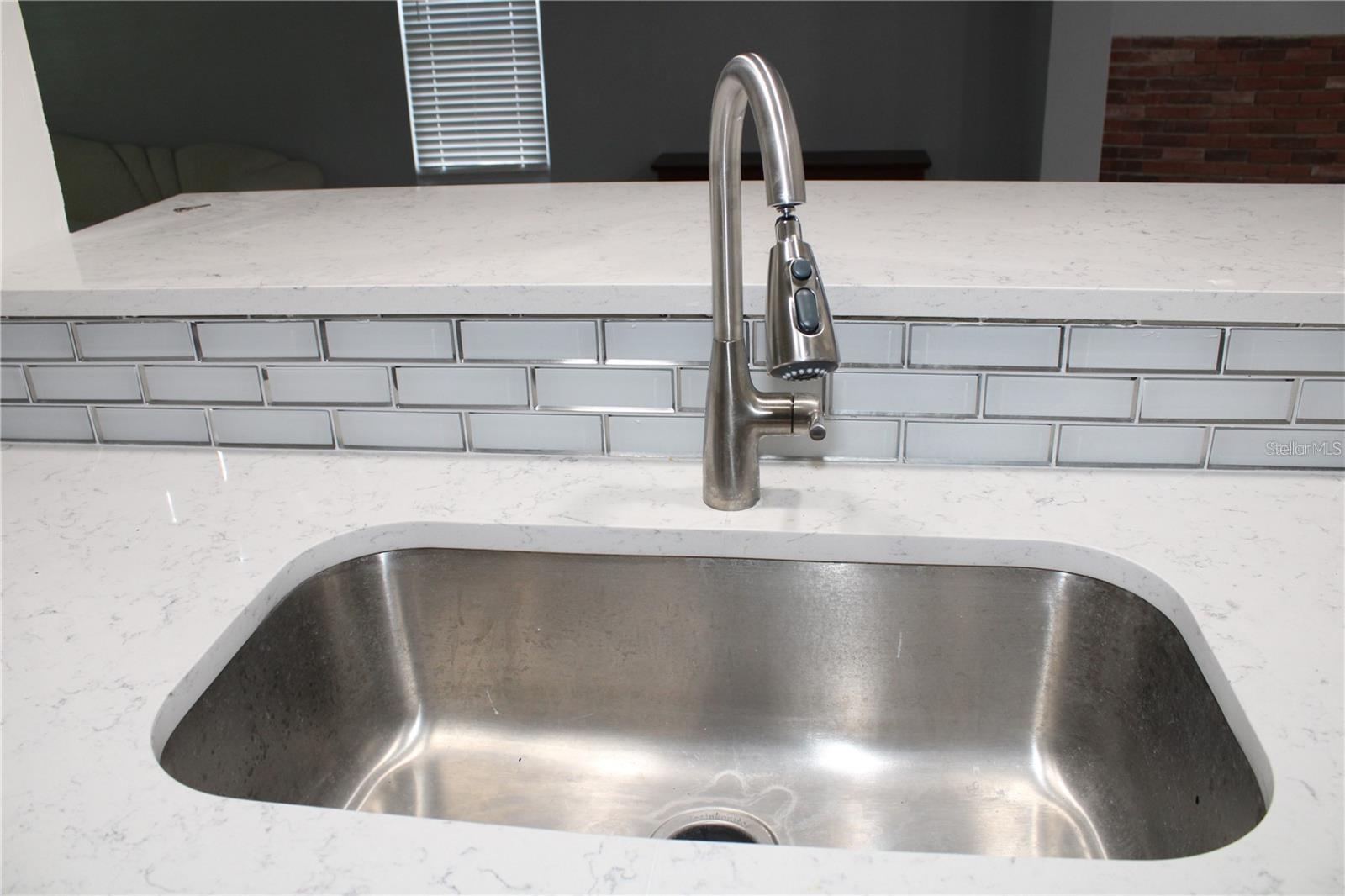 8859 ROBIN RD, SEMINOLE, FL, 33777