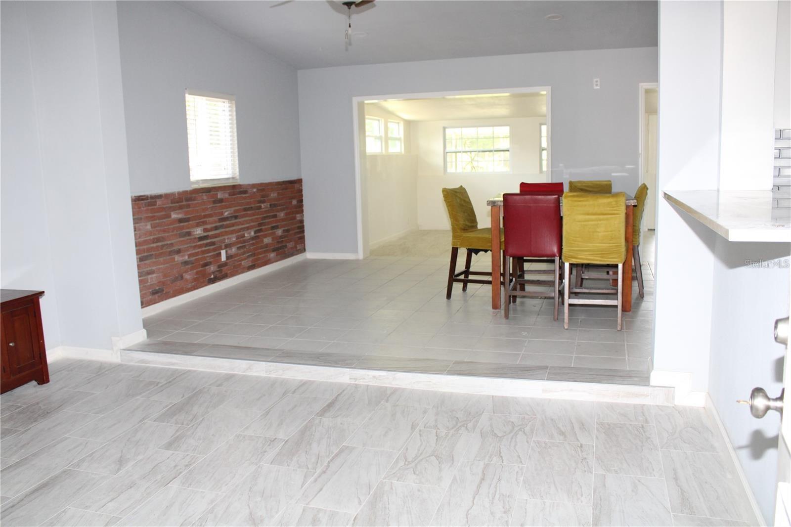 8859 ROBIN RD, SEMINOLE, FL, 33777