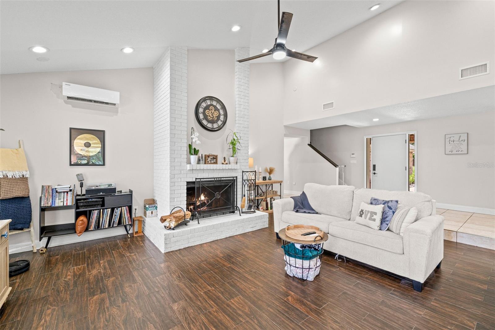 2306 S VALRICO RD, VALRICO, FL, 33596