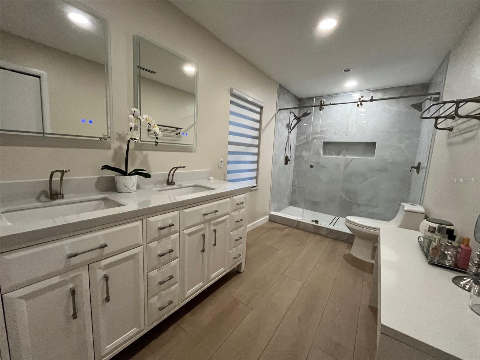 2306 S VALRICO RD, VALRICO, FL, 33596