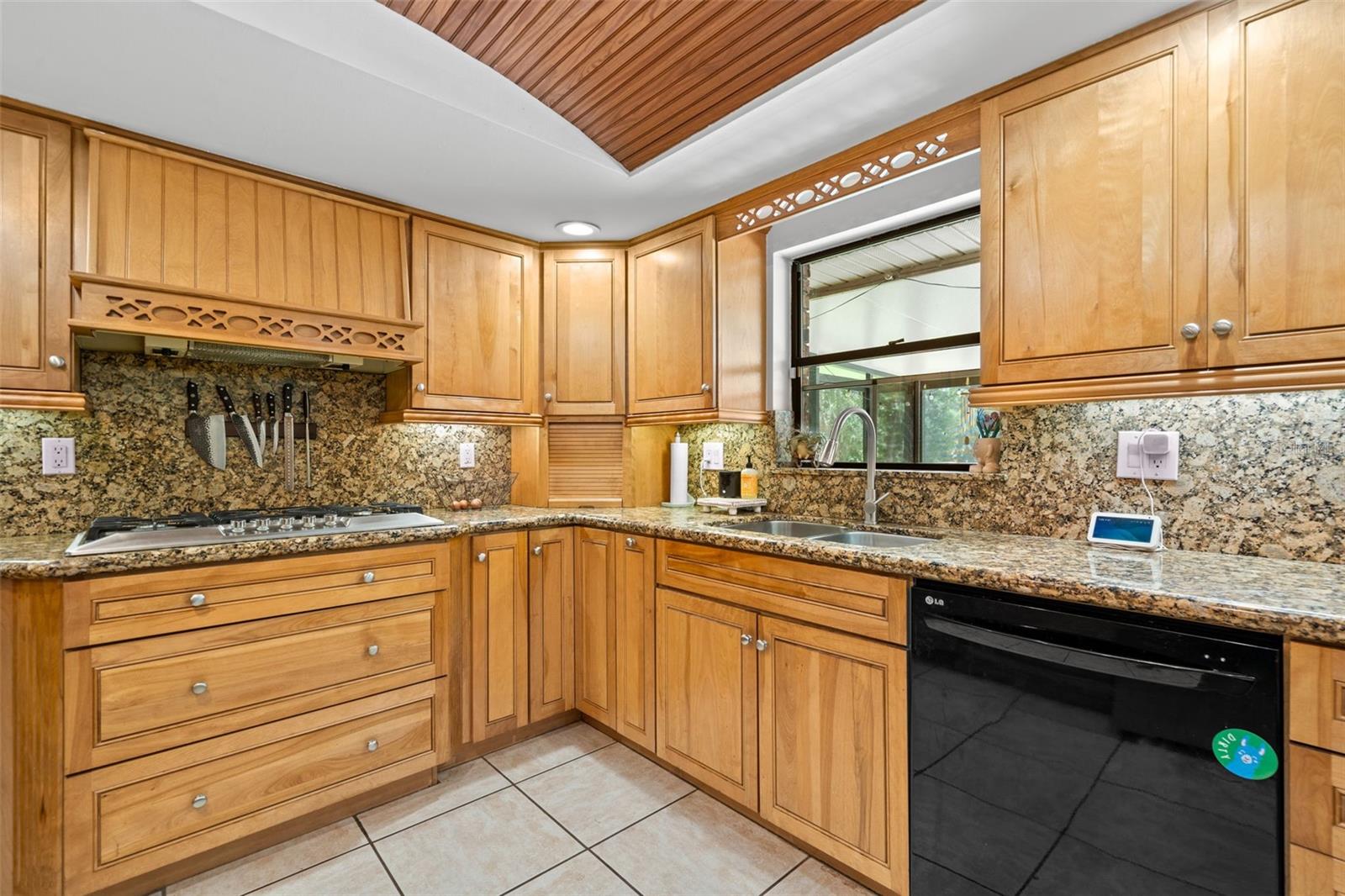 2306 S VALRICO RD, VALRICO, FL, 33596