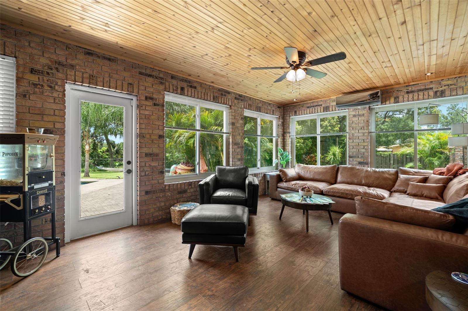 2306 S VALRICO RD, VALRICO, FL, 33596