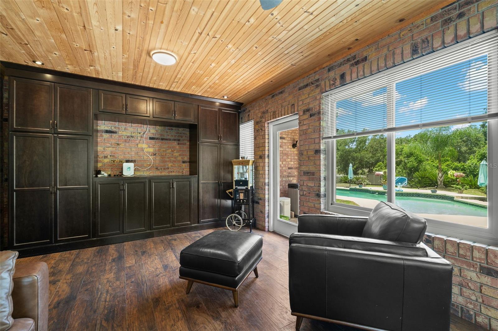 2306 S VALRICO RD, VALRICO, FL, 33596