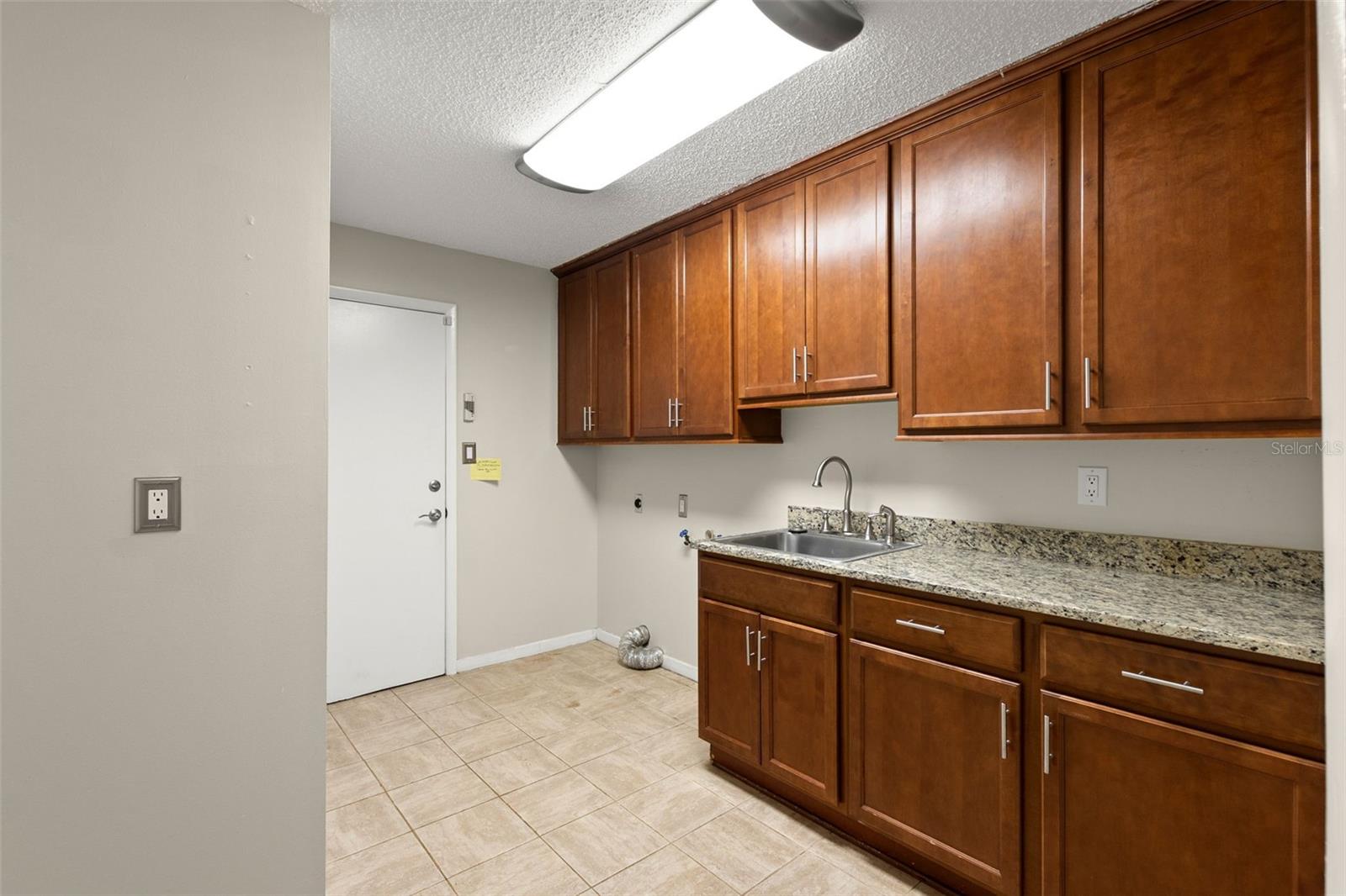 2306 S VALRICO RD, VALRICO, FL, 33596