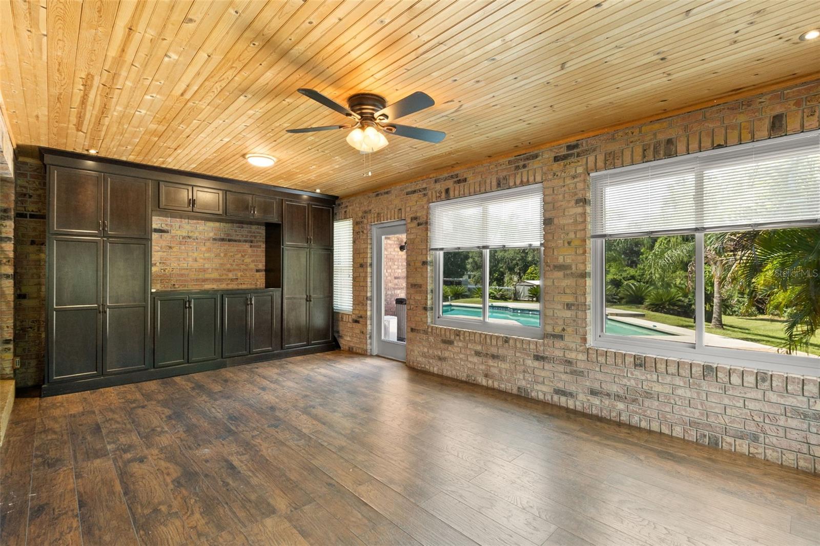 2306 S VALRICO RD, VALRICO, FL, 33596