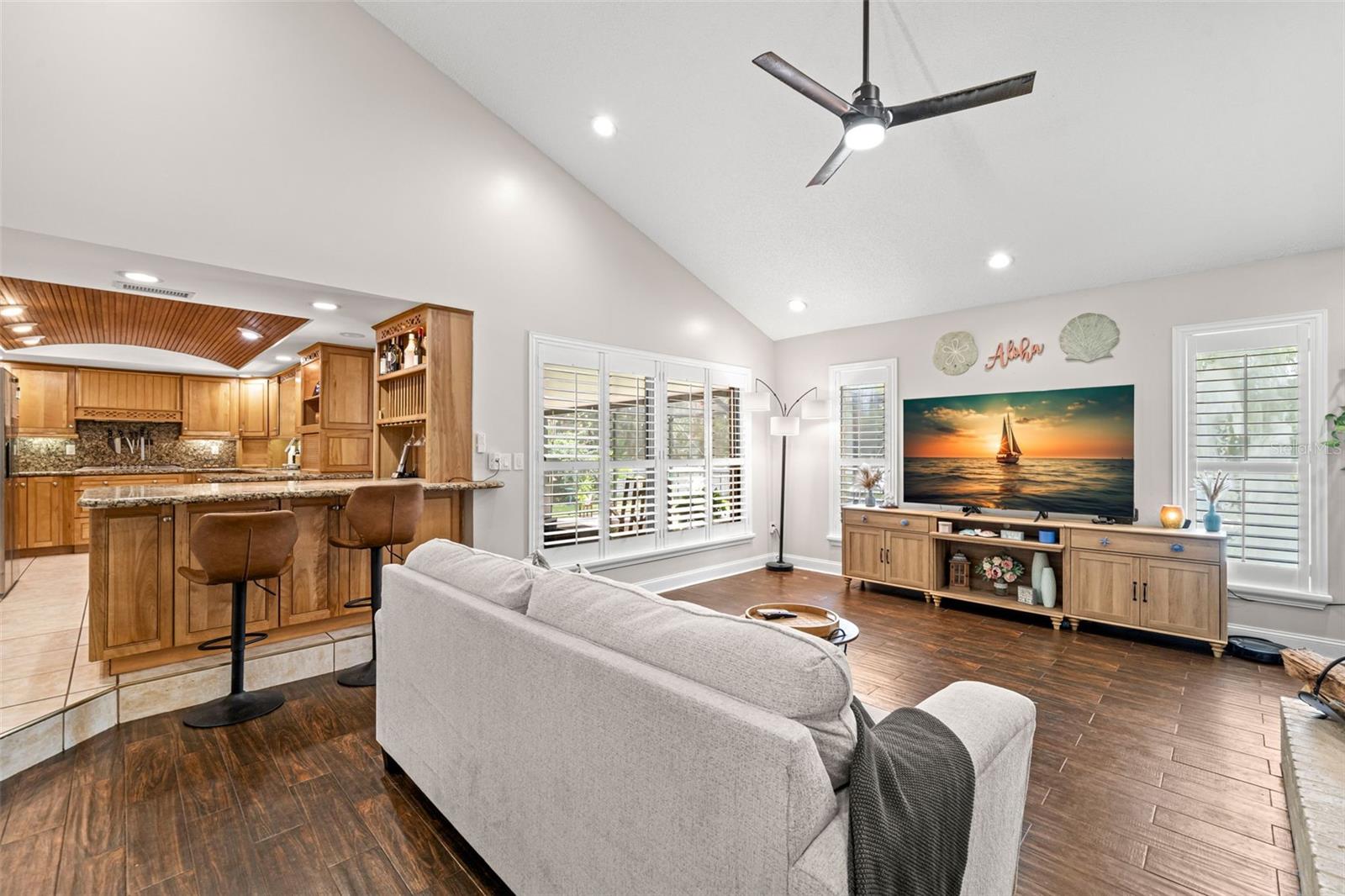 2306 S VALRICO RD, VALRICO, FL, 33596