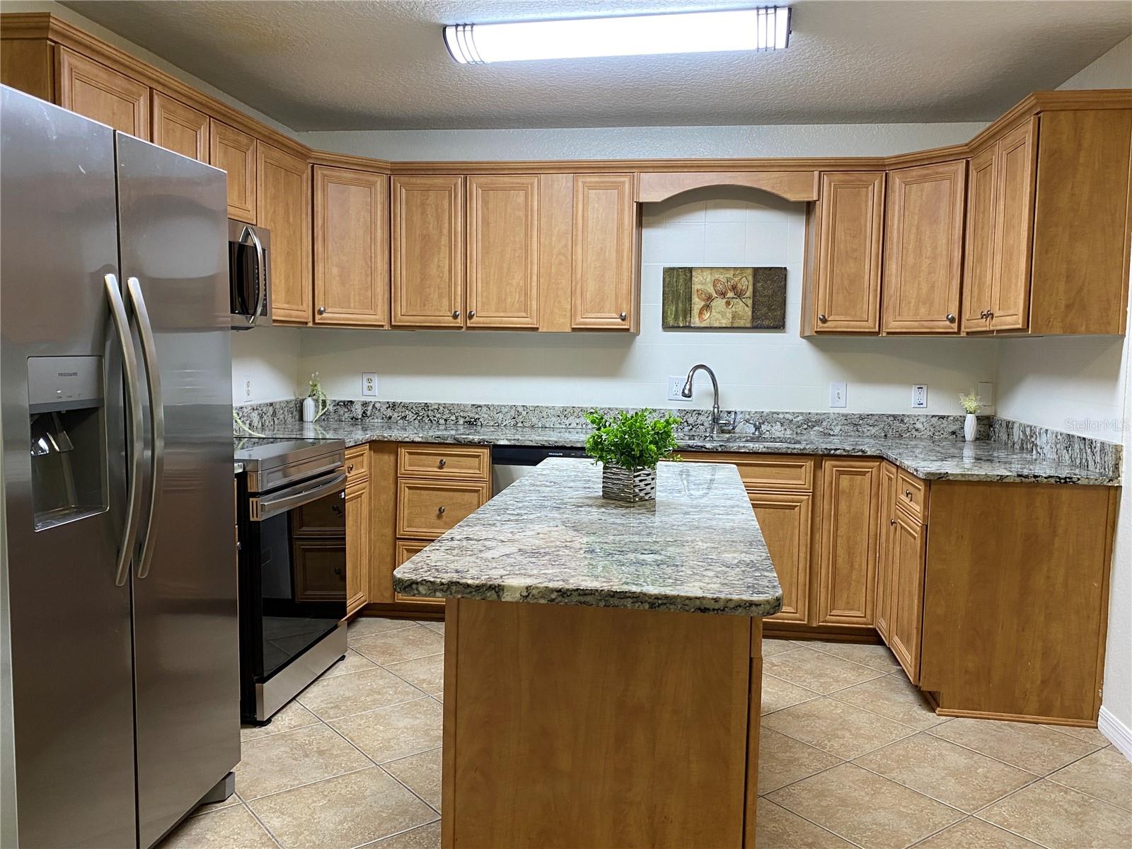 211 VALENCIA RD, DEBARY, FL, 32713