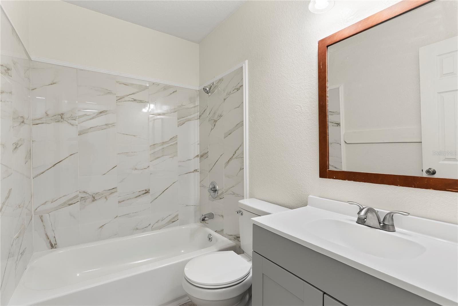 211 VALENCIA RD, DEBARY, FL, 32713