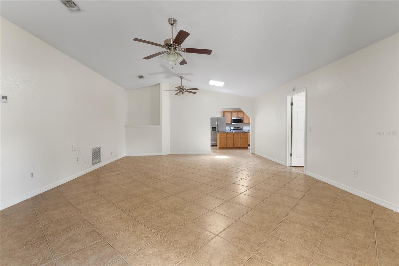 211 VALENCIA RD, DEBARY, FL, 32713