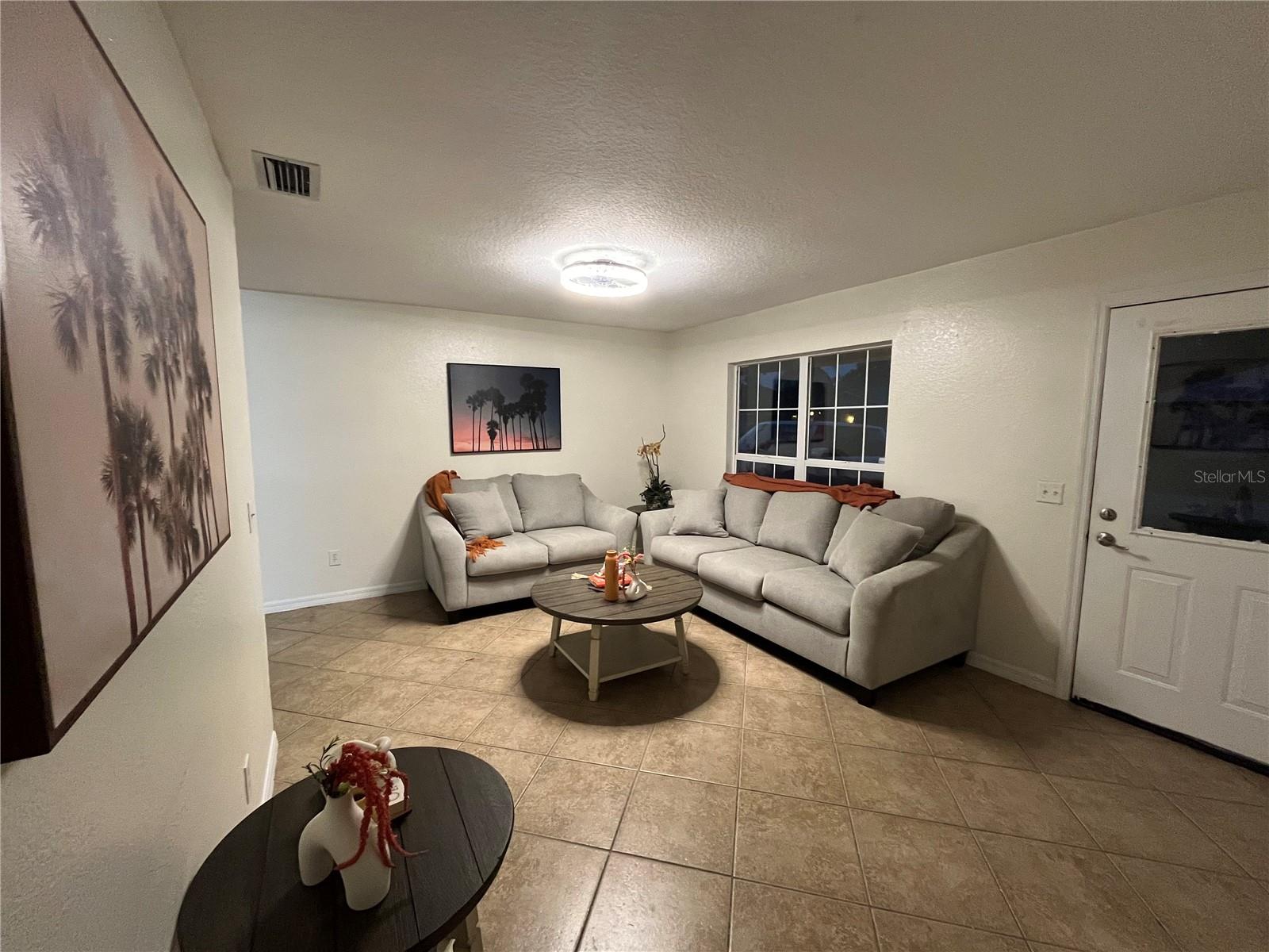 211 VALENCIA RD, DEBARY, FL, 32713