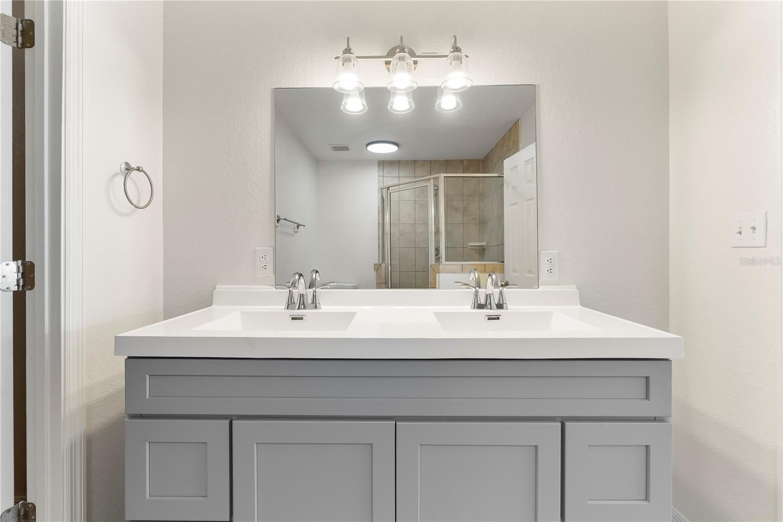 211 VALENCIA RD, DEBARY, FL, 32713