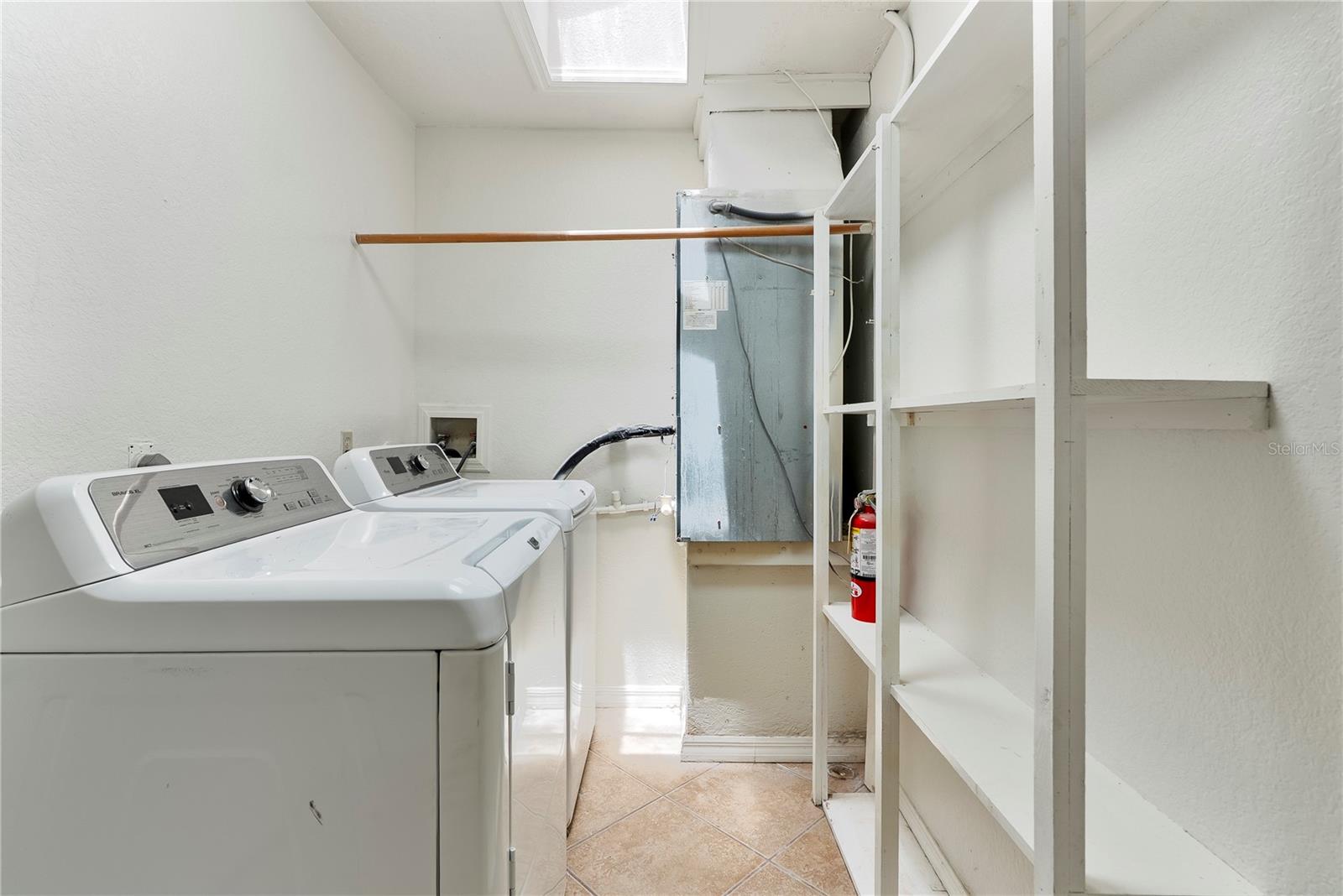 211 VALENCIA RD, DEBARY, FL, 32713