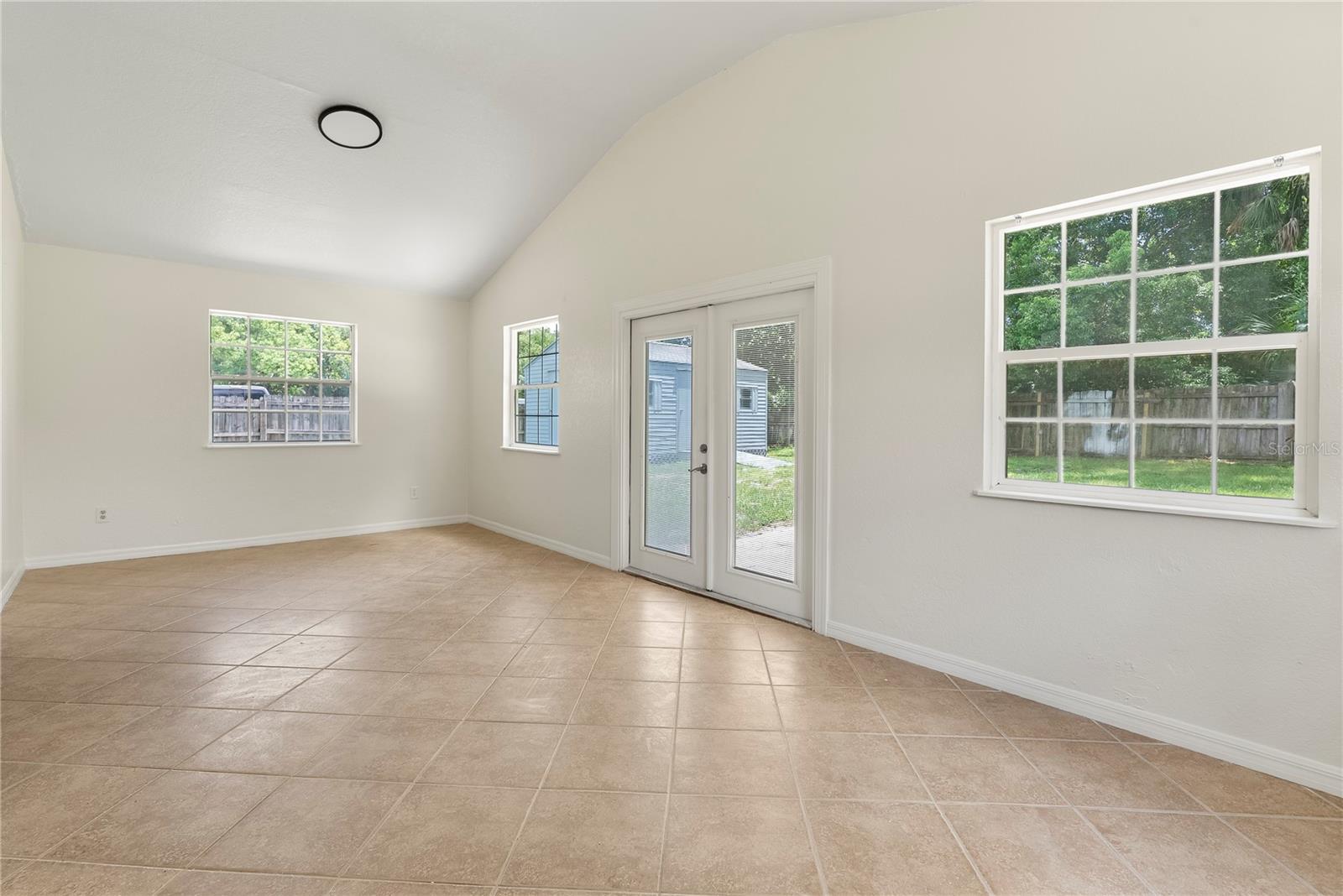 211 VALENCIA RD, DEBARY, FL, 32713