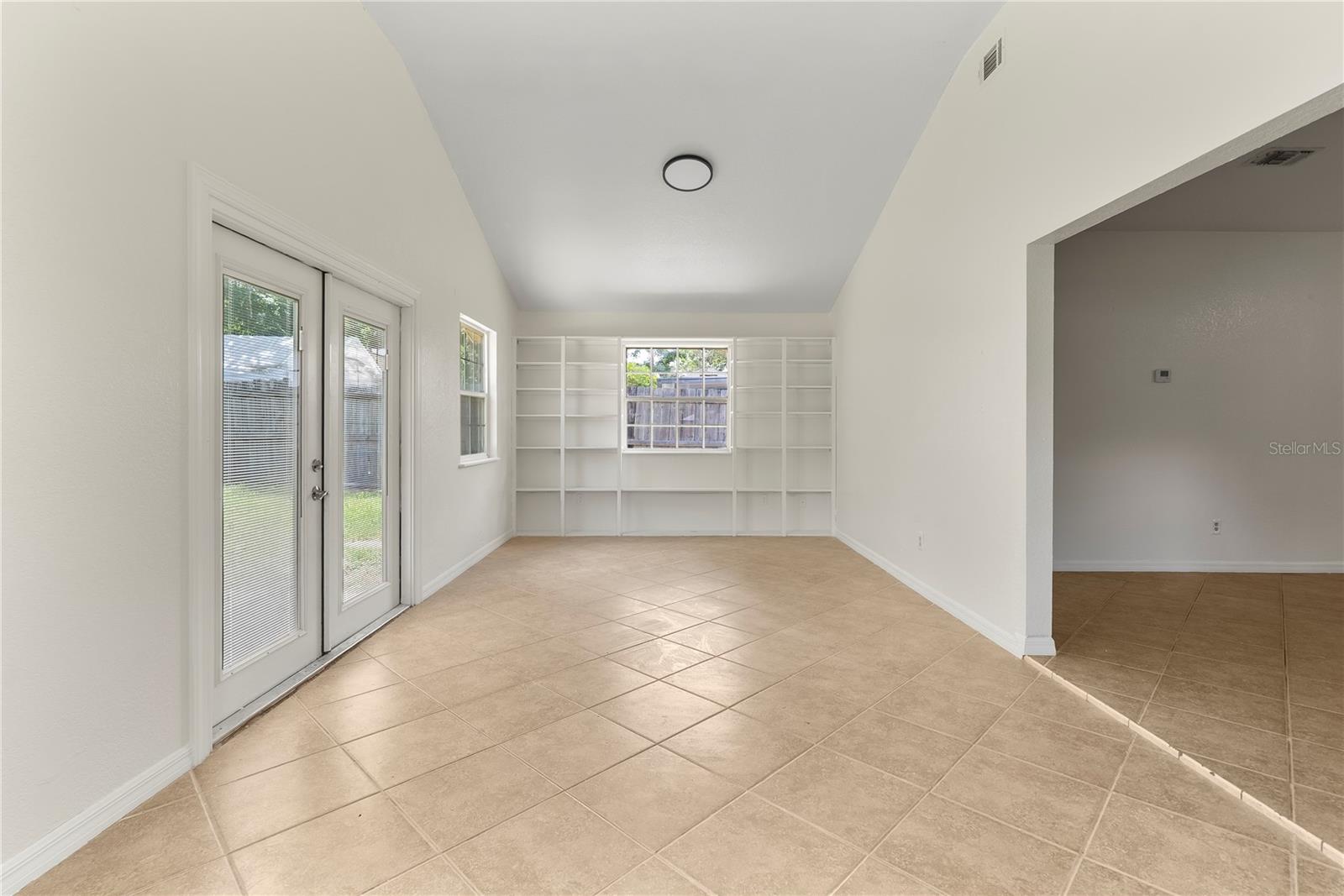 211 VALENCIA RD, DEBARY, FL, 32713