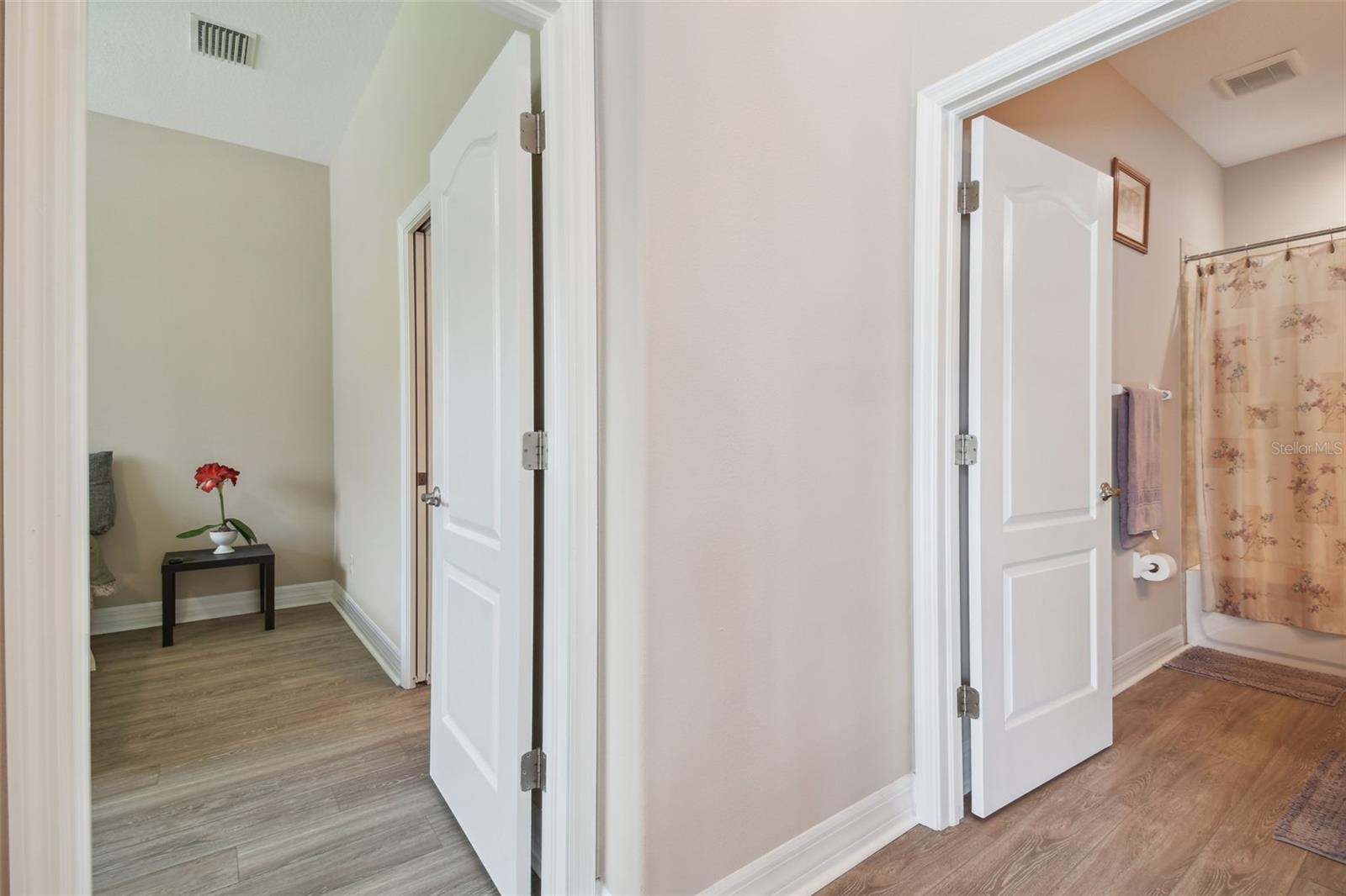 2566 LAKE MANOR DR, LAND O LAKES, FL, 34639