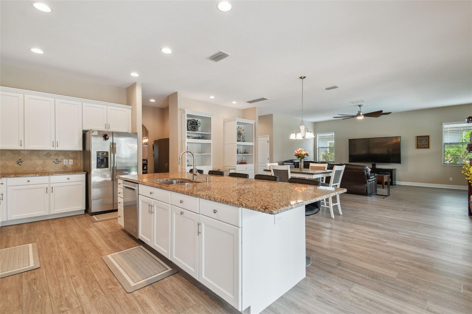 2566 LAKE MANOR DR, LAND O LAKES, FL, 34639